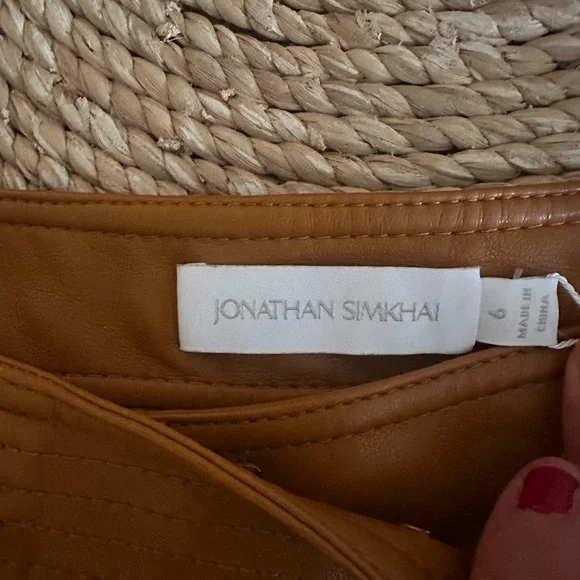 JONATHAN SIMKHAI Shorts Sz 6  Vegan Leather Cargo Pockets Belt NWT - Picture 5 of 5